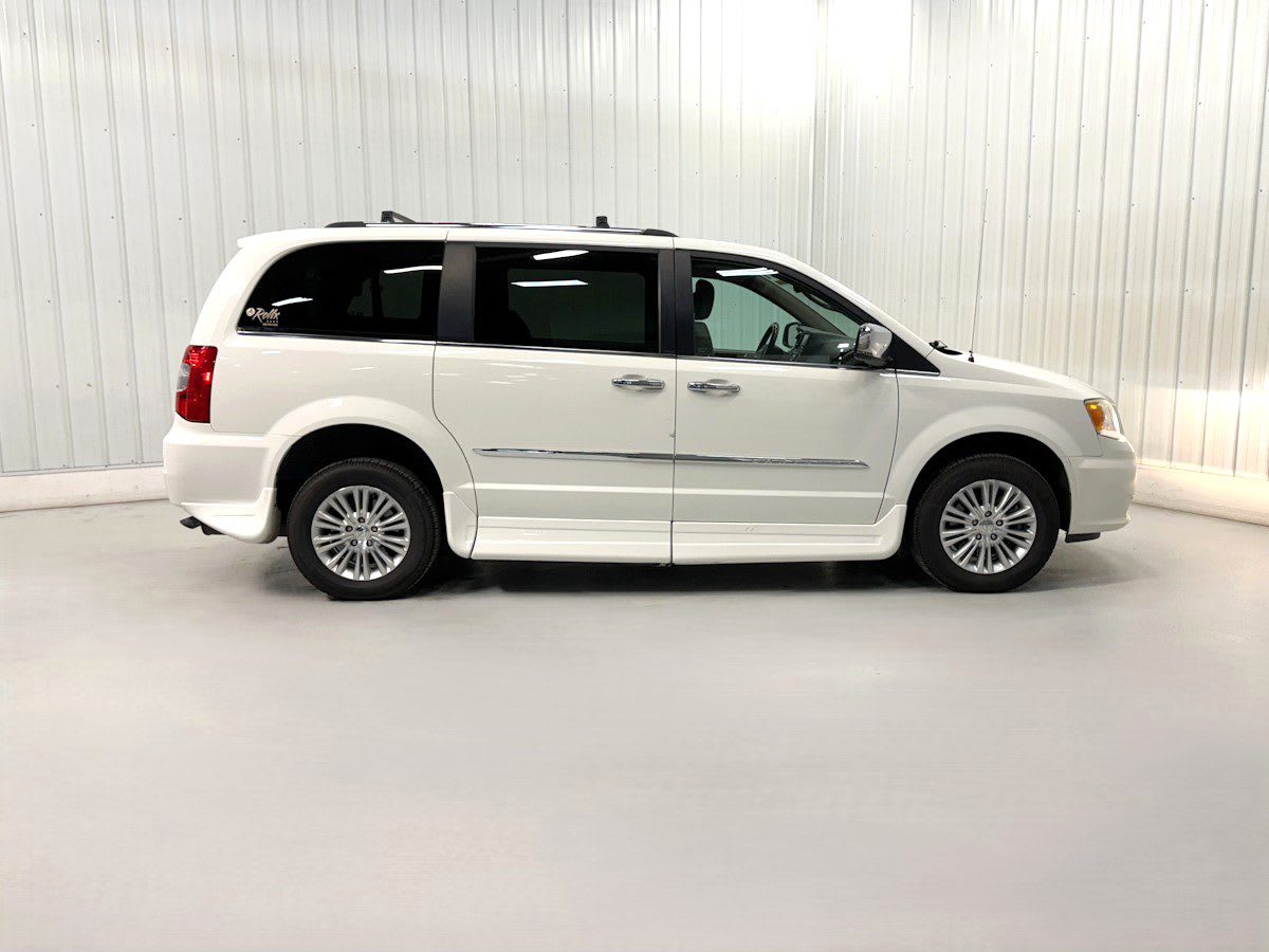 chrysler town & country 2012 2C4RC1GG6CR200124 image chrysler town & country 2012 2C4RC1GG6CR200124 image